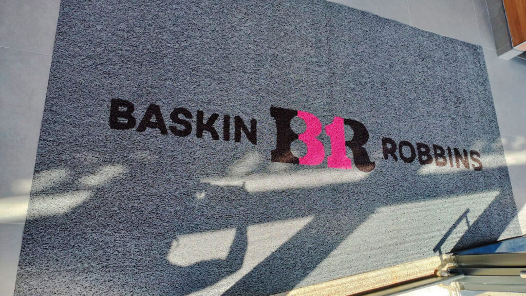 Guía definitiva para elegir tapetes de alto tráfico: seguridad, higiene y branding